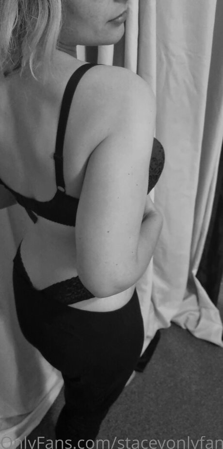 staceyonlyfans model erotic pics