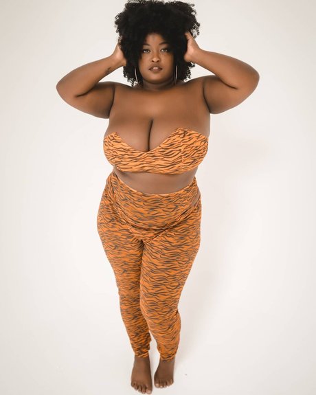 Animated Aja exclusive model pics