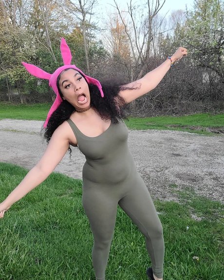 Animated Aja naked model photos