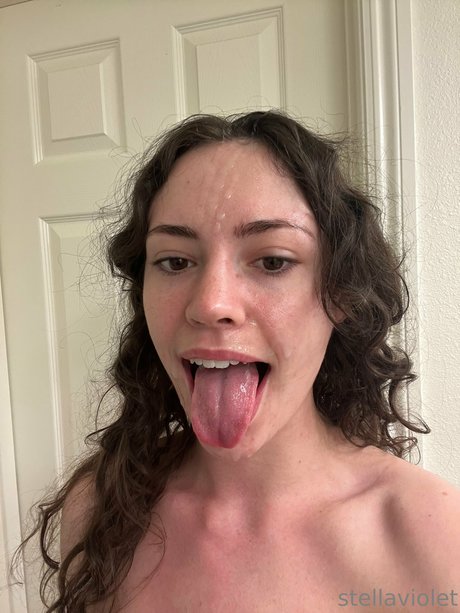 Stella Violet star free pictures