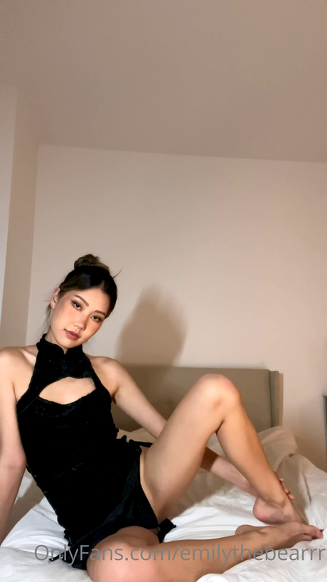 Emily the bearrr naked model archive