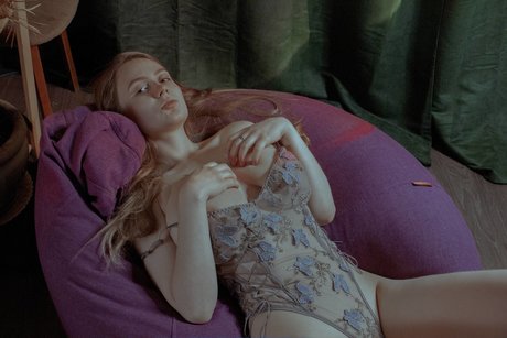 Lou Jeen high quality actress pic