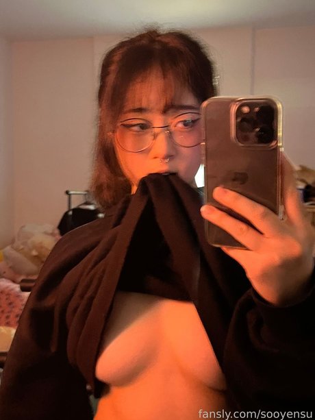 female influencer onlyfans nude img