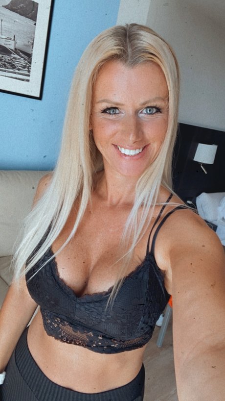 Suny model adult img