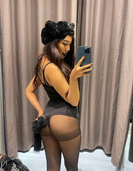 Sgirlmona art actress pictures