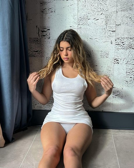 Noelle Emily  hd model images