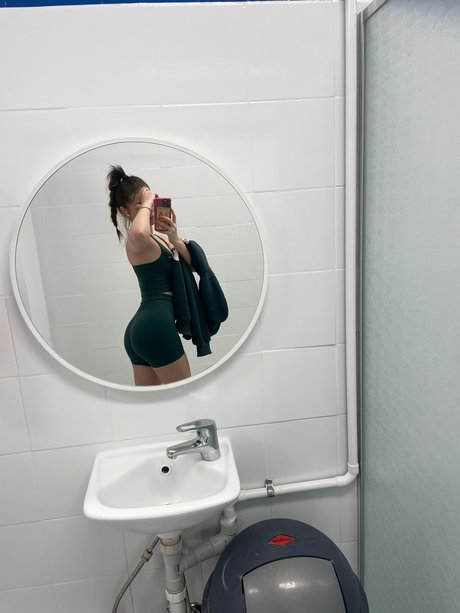 Alliyah top model photo