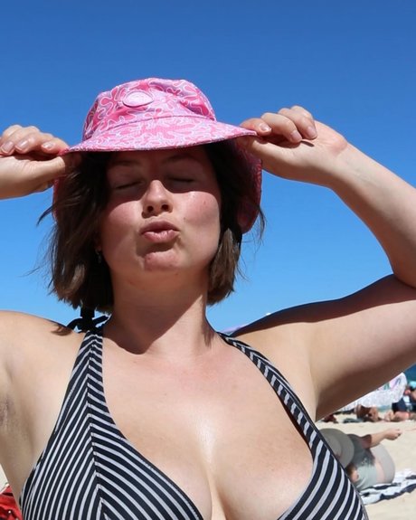 Bel Larcombe porn model img