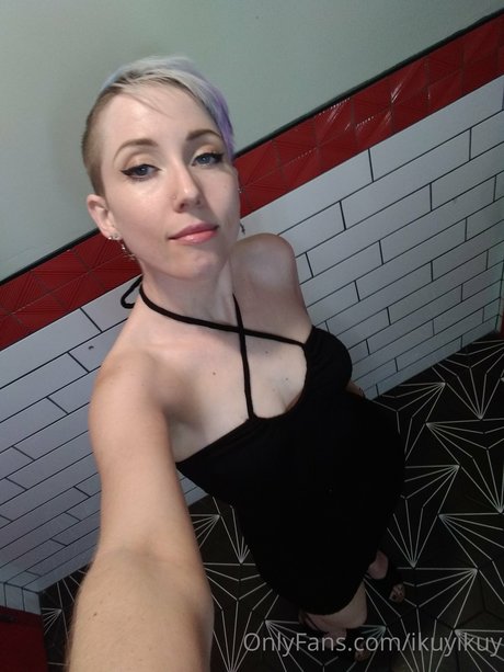 Ikuy Cosplayer erotic pornstar pictures