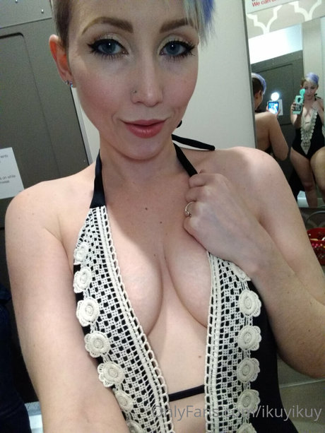 Ikuy Cosplayer free actress img