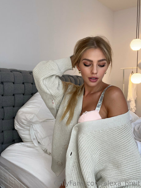 blowjob brunette onlyfans free naked photos