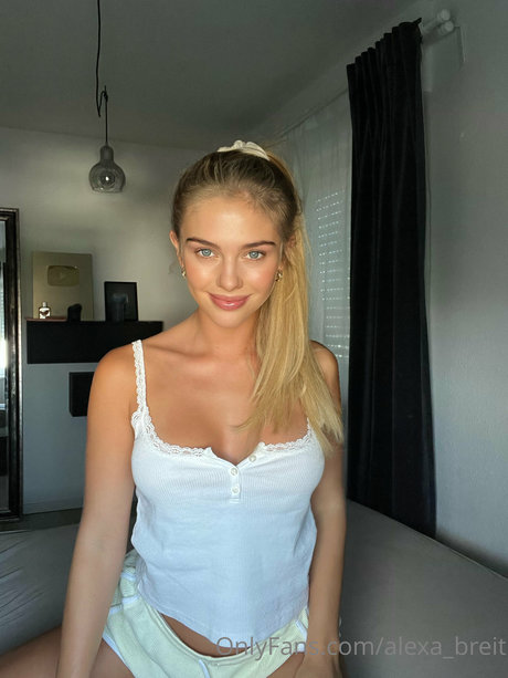 blonde mom onlyfans exclusive image