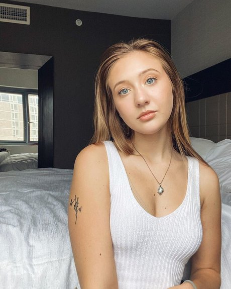 Jordan Burton naked model pic