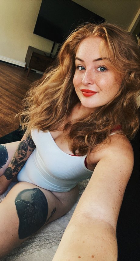Little red x sexy actress pic