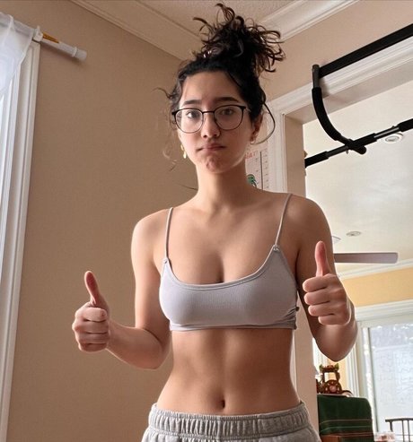 Sabrina Pezeshkian model adult pictures