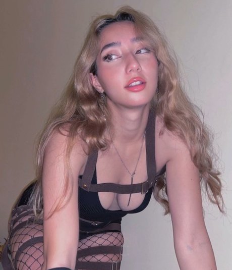 Sabrina Pezeshkian  art star picture