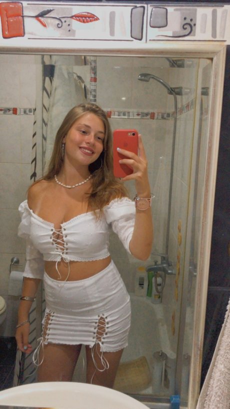 Mariela Vicenzi  hot model pics