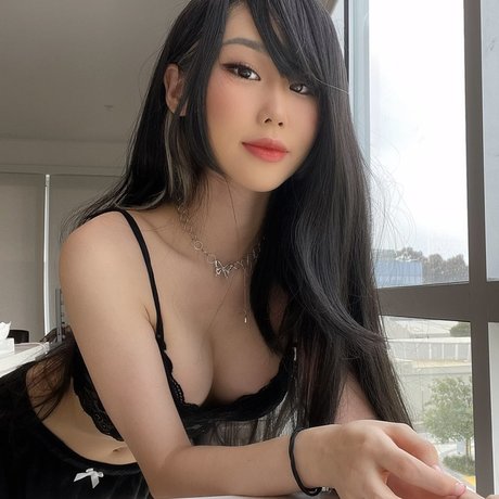 AHRA REI model naked images