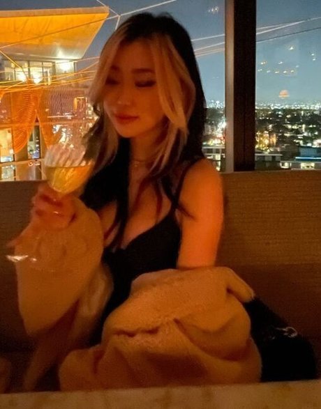 AHRA REI pretty star pics