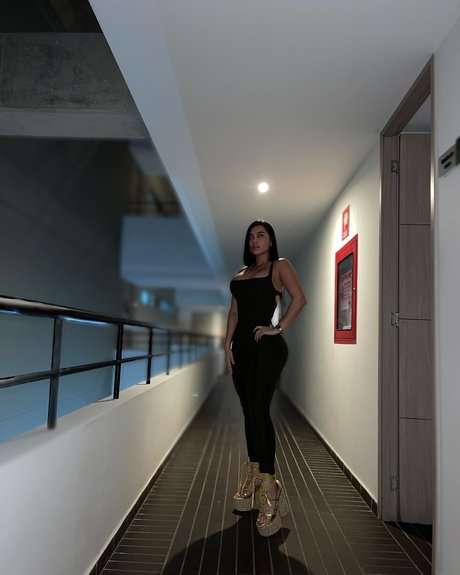 Colombiana Bombshell Mel star gallery