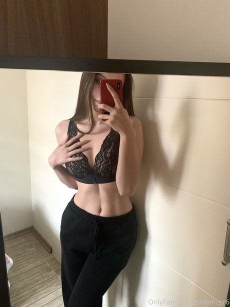 Sinem Ozgur adult model gallery