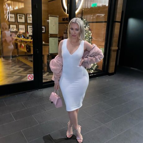 Una pornstar naked img