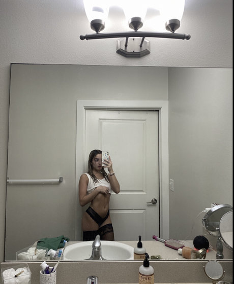 Casey Niles top model pic