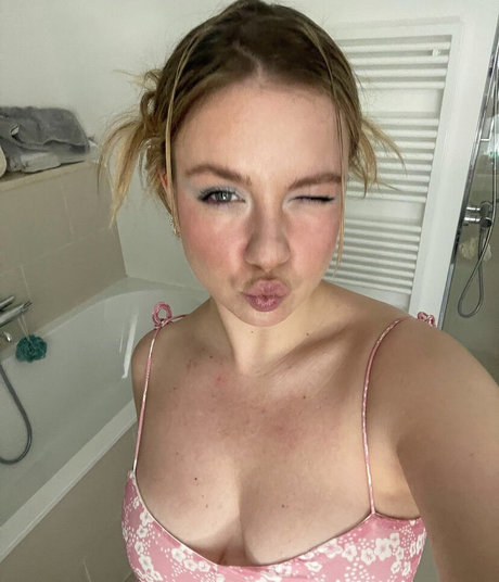 Kel Missesvlog erotic star img