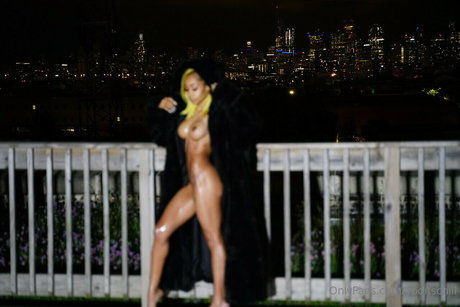 YooItsChill sex pornstar picture
