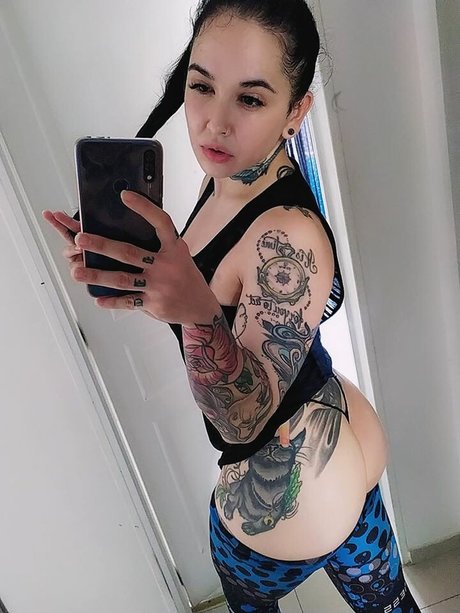 Ilanna Denofte  naked model gallery
