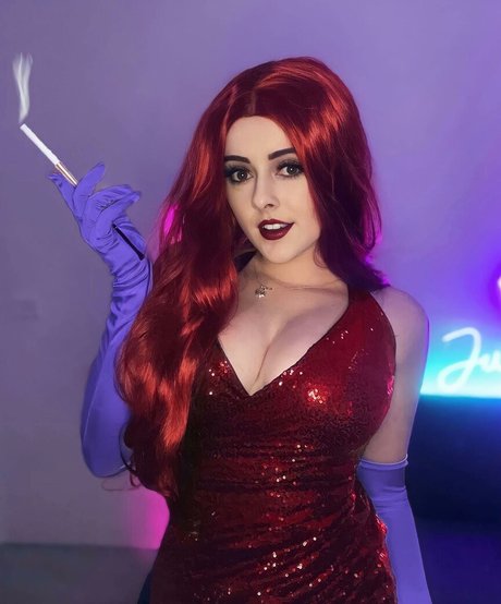 Juicyiris hot star photo