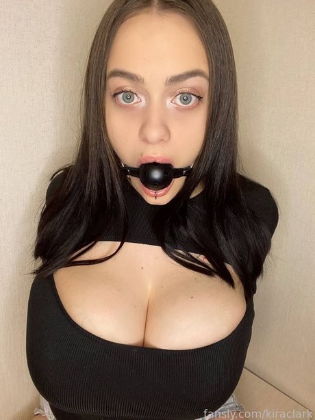 Kira Clark model top pictures