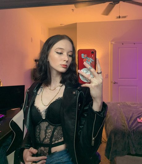 Queen etimy pornstar pretty pics