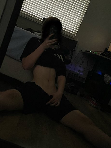 Initialelon xxx pornstar image