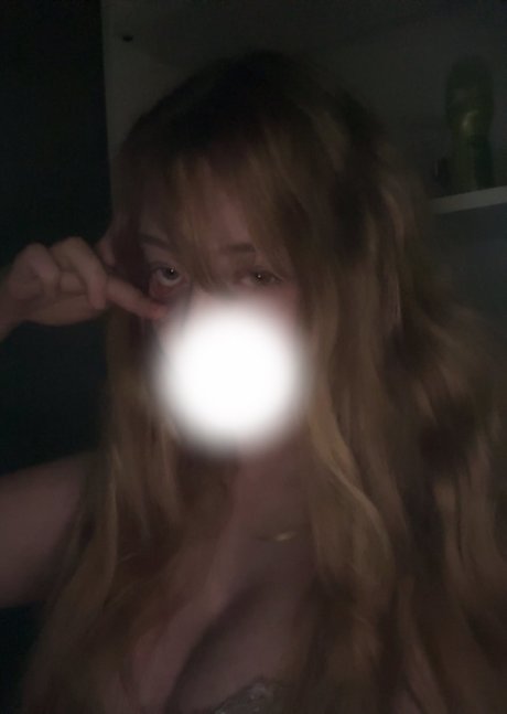 Initialelon pornstar art img