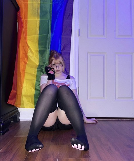 Initialelon model adult pic