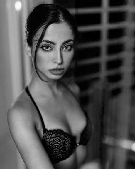 Lucrelisa exclusive pornstar photo