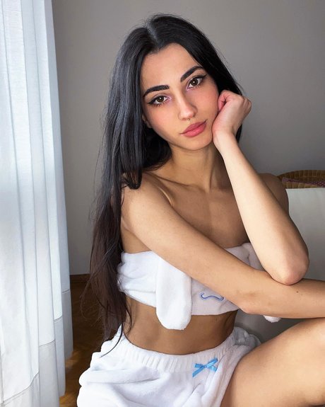 Lucrelisa  naked pornstar pics