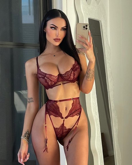 Annelese Milton model adult photos