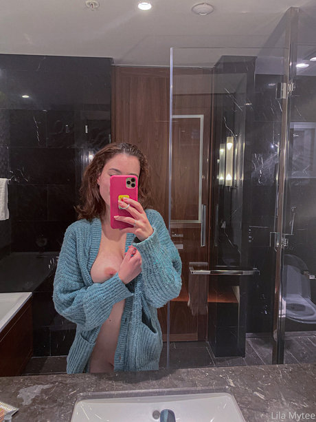 tall redhead onlyfans top photo