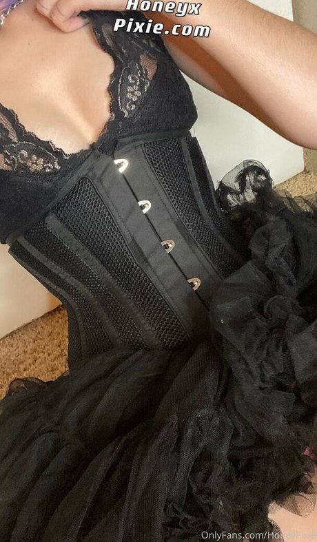 Honeypixie naked pornstar pics