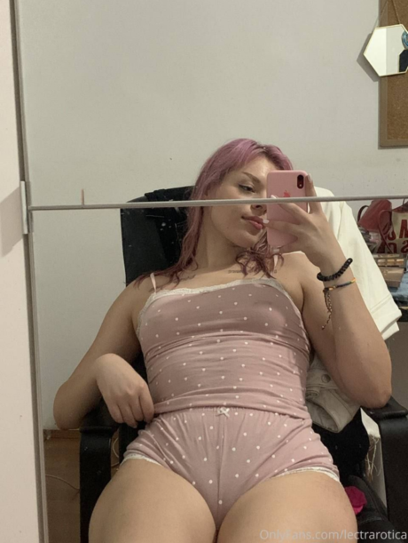 Aslisah Erotica model pornographic pic