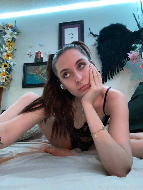 initialbrat pornographic star pic