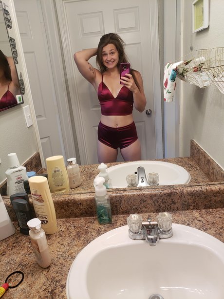 Queen Amber nudes model pictures