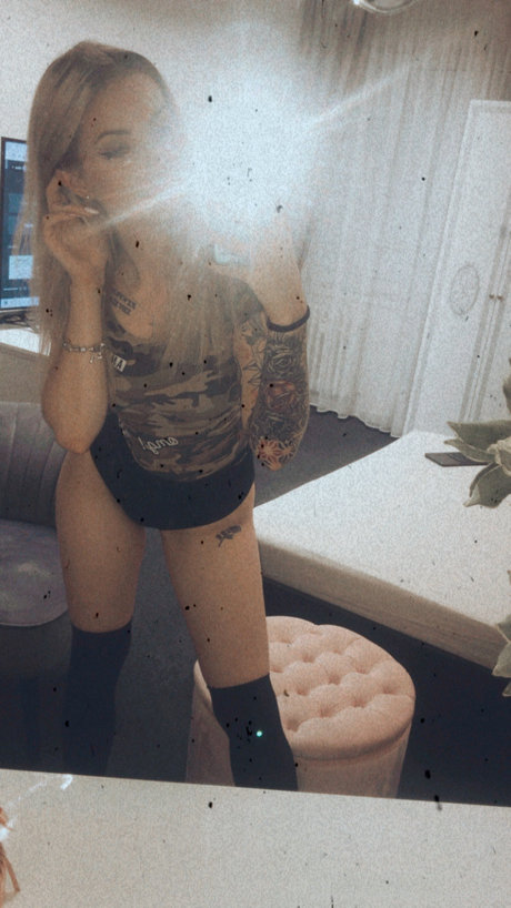Sweet Crush Nicole model pornographic pics