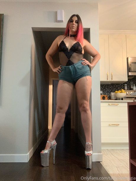 Tall Goddess Gia pornstar sex archive