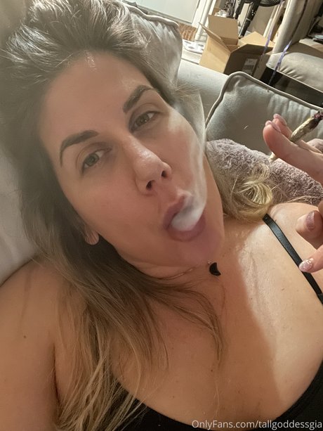 Tall Goddess Gia pornstar photos