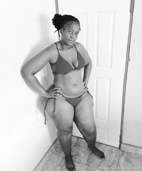 GalCraze model perfect pictures