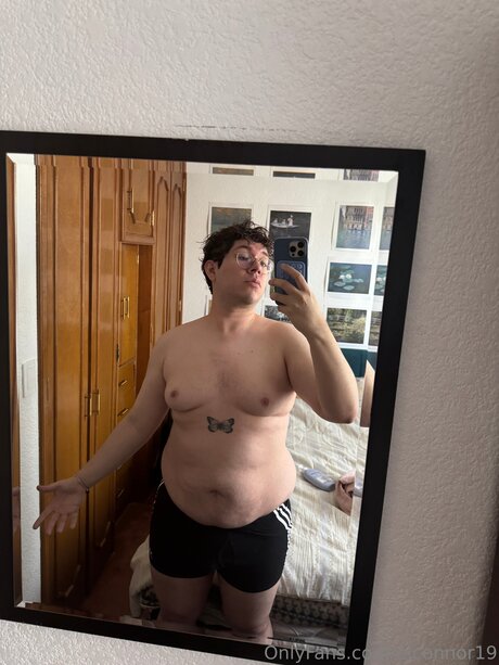 Elconnor19 pornstar naked photo