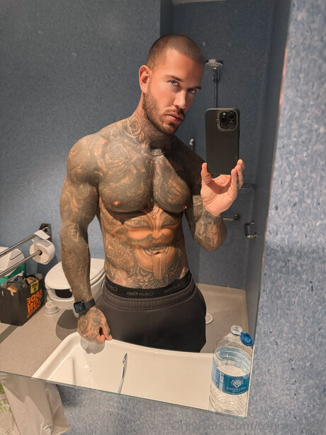 Tobias Bleu star hot photo